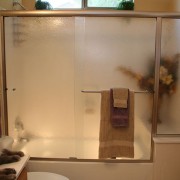 Sliding bypass shower door